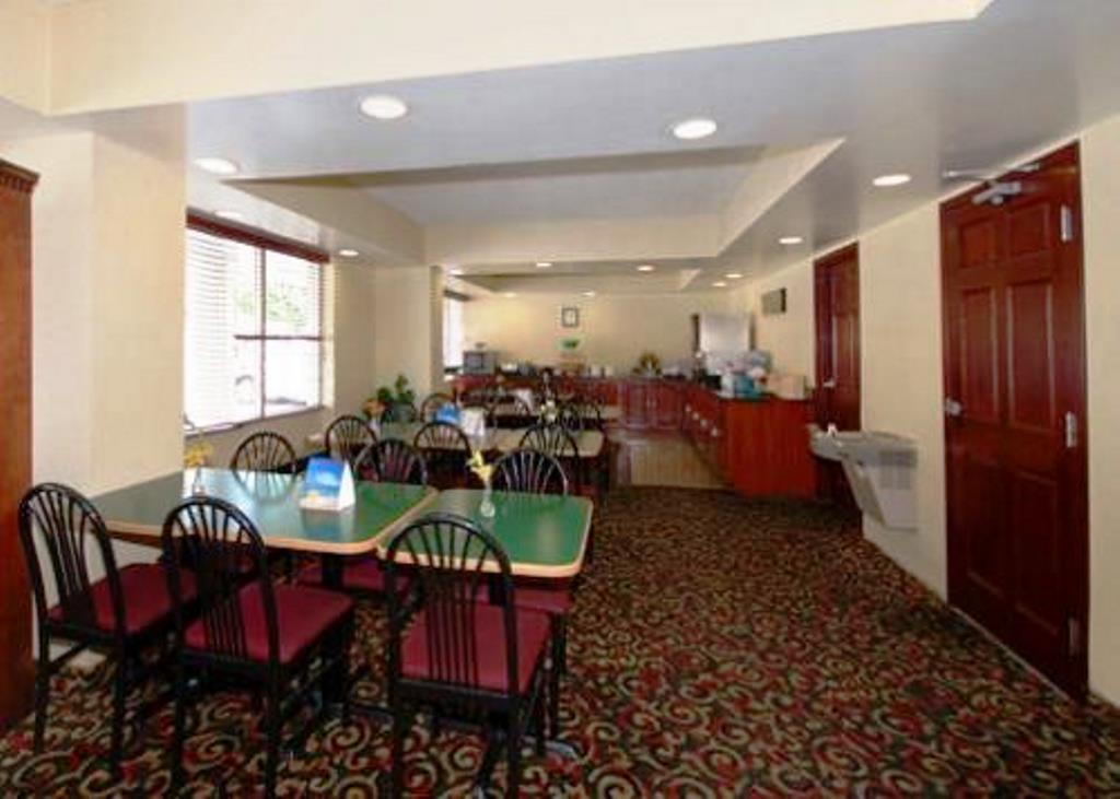 Quality Inn Takoma Park Restoran fotoğraf